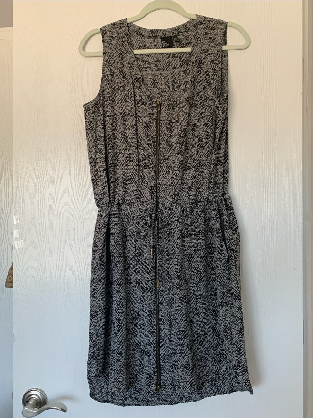 Sleeveless Black & White Drawstring Midi Dress with Front Zip